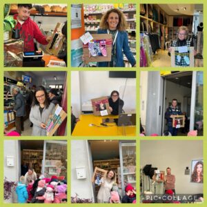 Consegna ai negozianti del quartiere dei lavori realizzati dai bambini della scuola dell'infanzia per la "Giornata dei calzini spaiati".