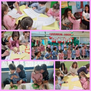 Bambini e mamme alla scuola dell'infanzia