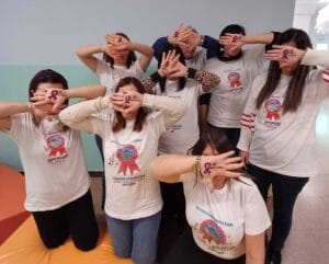 Insegnanti della scuola dell'infanzia nella giornata internazionale contro la violenza sulle donne