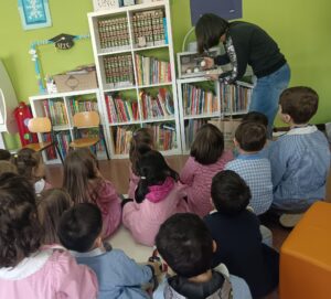 Osservazione del ciclo di vita di un pulcino alla scuola dell'infanzia.