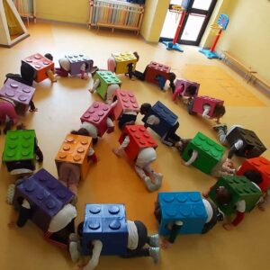 Lavoro sulla pace dei bambini dell'infanzia di via Cosenza.