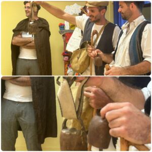 Incontro dei bambini del plesso Cosenza con la delegazione dell’associazione “Pastori devozione e tradizione” .