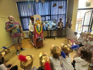 Incontro dei bambini del plesso Cosenza con la delegazione dell’associazione “Pastori devozione e tradizione” .