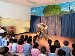 Rappresentazione teatrale per i bambini della scuola dell'Infanzia Sanniti.