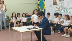 Saluto alla scuola dell'infanzia dei bambini del plesso Sanniti.