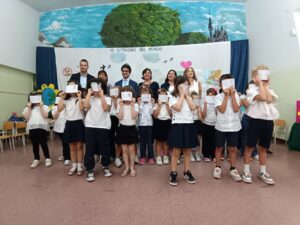 Saluto alla scuola dell'infanzia dei bambini del plesso Sanniti.