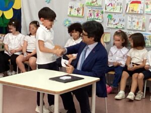 Saluto alla scuola dell'infanzia dei bambini del plesso Sanniti.