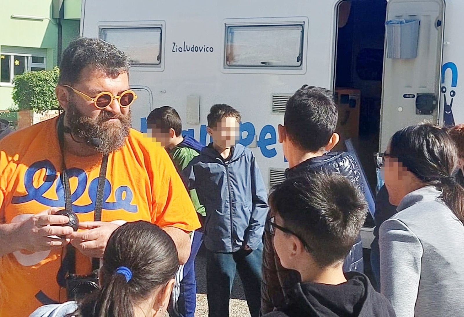 Giochi in cortile, sorrisi e grandi lezioni con Zio Ludovico!